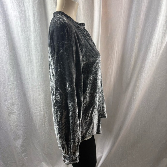 Anthropologie Pilcro Crushed Velvet Femme Buttondown Shirt in dark gray S - Picture 3 of 10